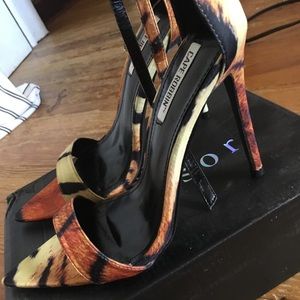 Tiger print pointed toe heels